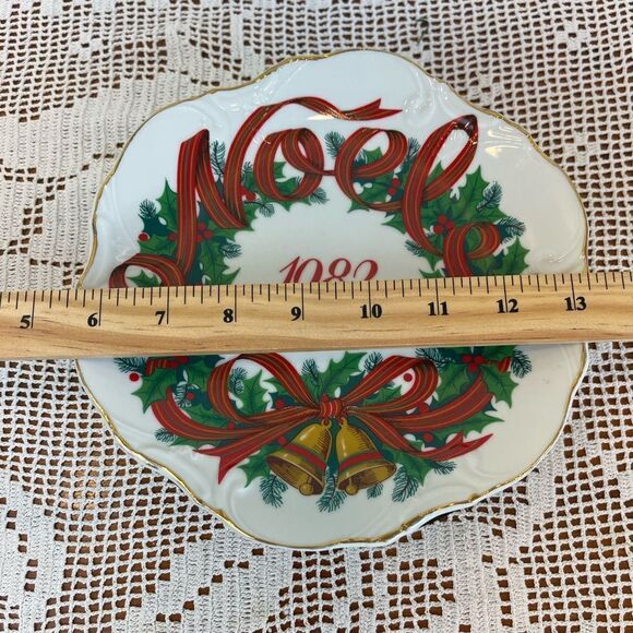 Vintage Christmas wreath plate || Christmas plate || NOEL 1982’ plate || JAPAN - Picture 7 of 9